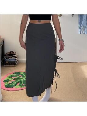 lewkin size xs. gray midi skirt with bow ties on the side slit